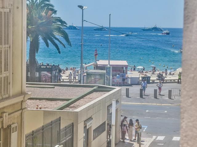 Cannes Banane – Grand studio meublé avec balcon et vue mer à 30 m de la Croisette