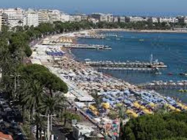 CANNES BANANE IMMEUBLE 170M2 À 395M DE LA CROISETTE POTE