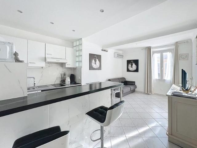 CANNES BANANE PLEIN CENTRE LUMINEUX 3 pièce s 43.82 m2