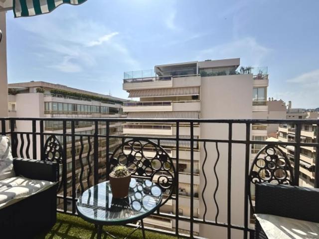 CANNES BANANE 2 PIECES RENOVE