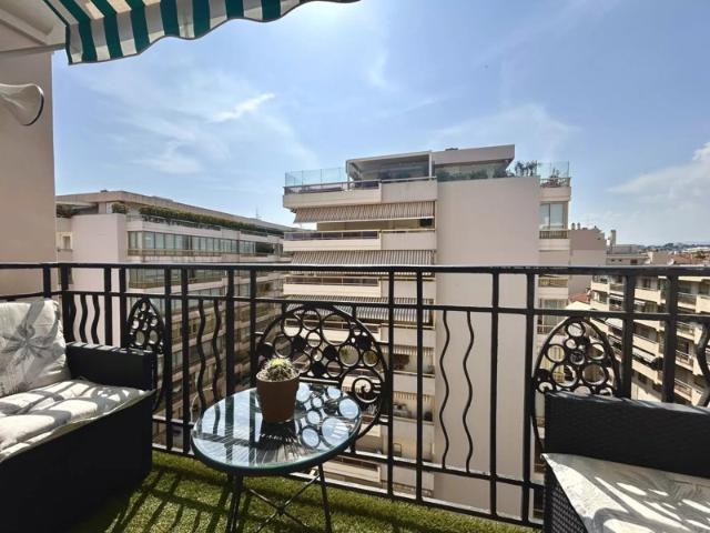 CANNES BANANE 2 PIECES RENOVE