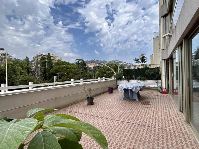 Cannes Banane 3 P 80 m2 Terrasse 45 m2 79m² Cannes