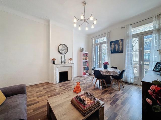 CANNES BAS CARNOT 3P BOURGEOIS TERRASSE