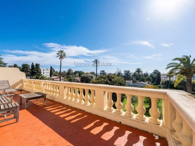CANNES BAS CROIX DES GARDES BOURGEOIS TERRASSE VUE MER