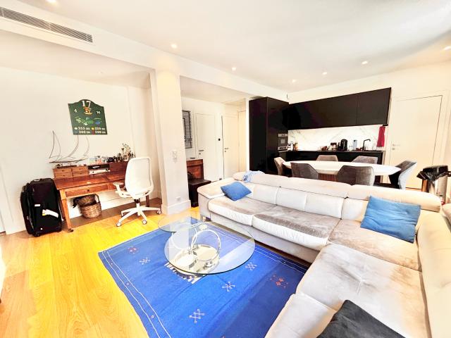 CANNES BAS PETIT JUAS T5 DE 90 M2 TERRASSE PLEIN SUD FAIBLES CHARGES DEUX BOX