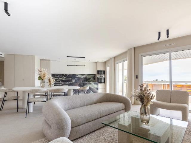 CANNES BASSE CALIFORNIE