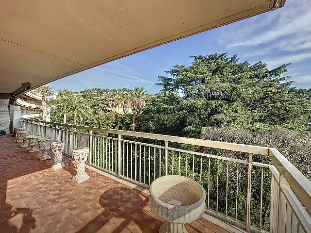 CANNES BASSE CALIFORNIE 3 pièces d'Angle terrasse 35 m2 Cave + Parking