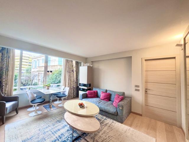CANNES BASSE CALIFORNIE T3 DE 62 M2 REFAIT A NEUF LOGGIA SU