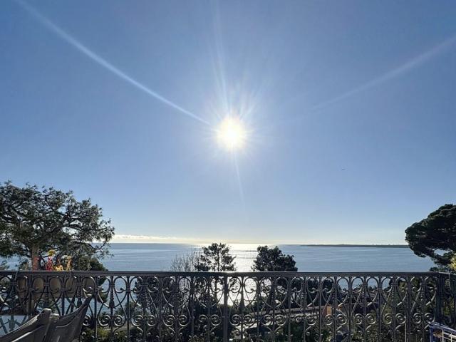 CANNES BASSE CALIFORNIE T3 FACE MER AVEC VUE PANORAMIQUE