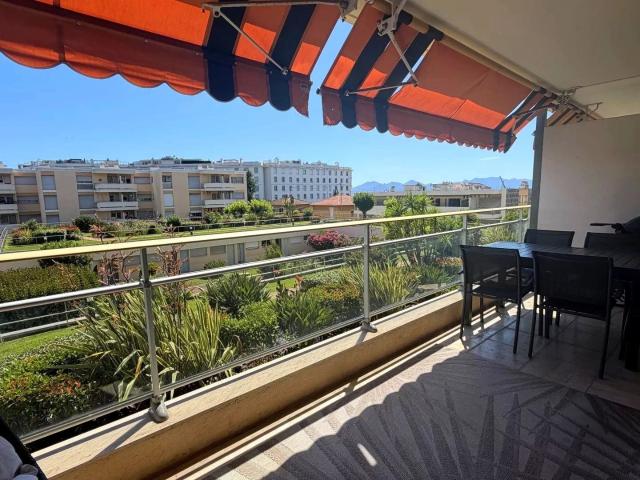 Cannes Basse Californie – Élégant 4 Pièces Traversant Rénové. 85m² Cannes