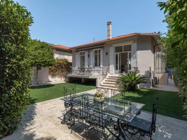 Cannes Basse Californie Rare villa des années 1930 avec piscine intérieure