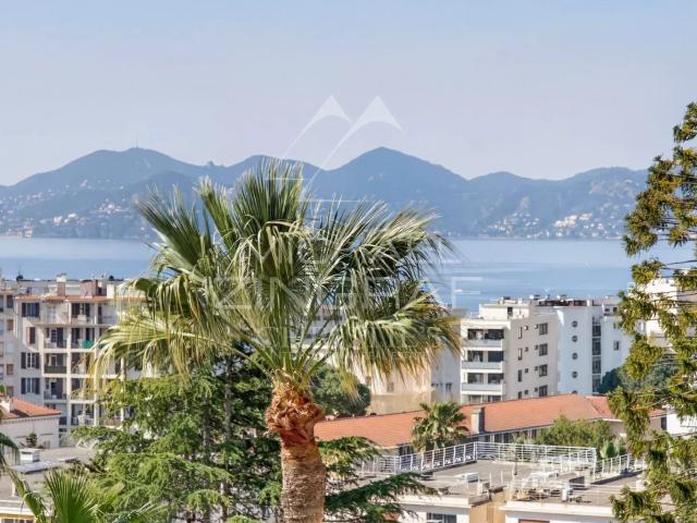 Cannes Basse Californie Superbe 3 pièces rénové avec vue mer panoramique
