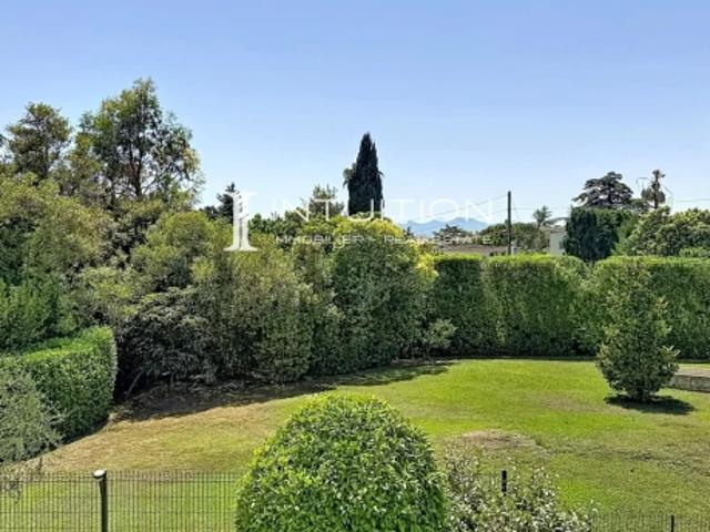 Cannes Bénéfiat: Appartement 4 pièces traversant avec terrasses