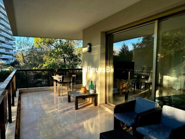 Cannes: Grand 3 pièces de 98 m2, avec terrasse, garage et p. 98m² Cannes