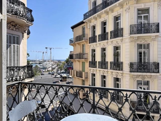 CANNES FORVILLE PALAIS 4P balcon vue mer