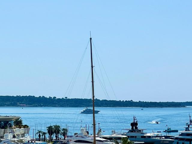 CANNES HYPER CENTRE PENTHOUSE T4 DE 210M2 TERRASSE 30M2 VUE MER