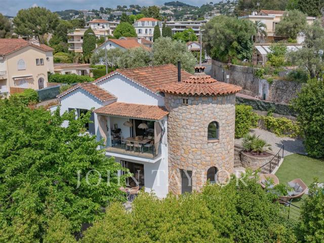Cannes Oxford – Élégante villa de caractère entièrement réno. 160m² Cannes