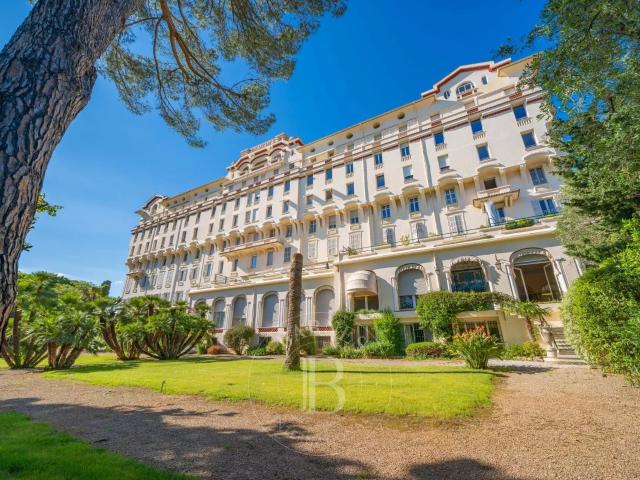 CANNES OXFORD MAJESTUEUX APPARTEMENT 7 PIÈCES EN REZ DE JARDIN