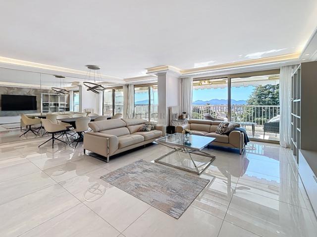 CANNES OXFORD. BEL APPARTEMENT RENOVE. VUE PANORAMIQUE. RESI