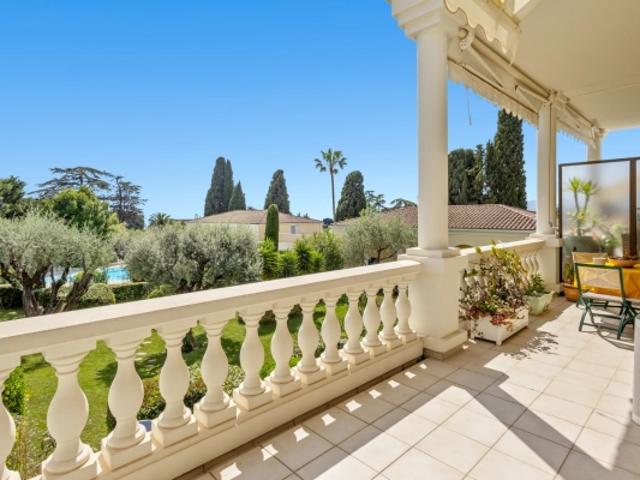 CANNES OXFORD DERNIER ETAGE