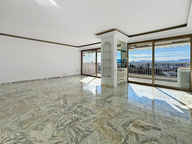 CANNES OXFORD. VASTE APPARTEMENT 4 PIECES. VUE PANORAMIQUE