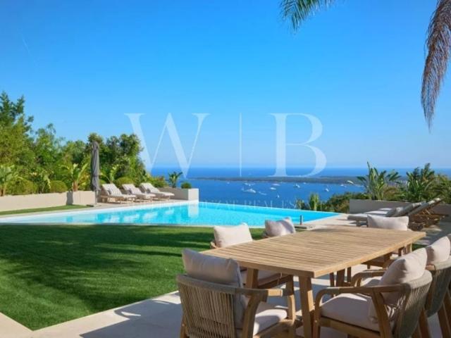 Cannes, la Californie Villa d'exception bénéficiant d'une vue plongeante et spectaculaire sur la mer à 180°