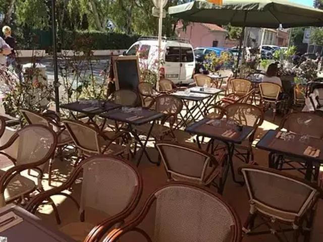 Cannes la Bocca 06150 Achat / Vente divers au dernier étage