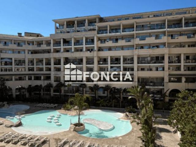 Cannes la Bocca 2p 29,54 m2 Face au plage et la mer piscine commerces