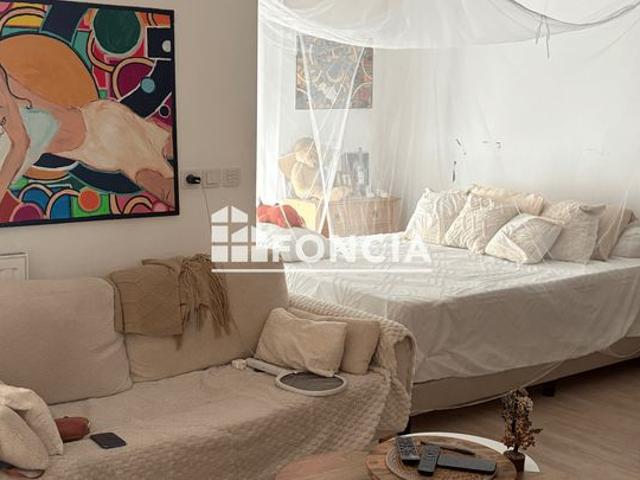 Cannes la bocca centre grand studio de 36 m2 avec loggia et parking residence central square