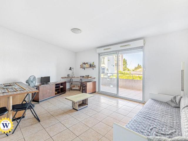 CANNES LA BOCCA – GRAND STUDIO AVEC TERRASSE SANS VIS À VIS GARAGE EN SUS