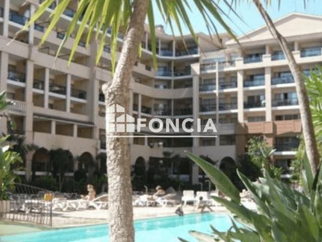 Cannes la Bocca Face au plage et la mer piscine commerces