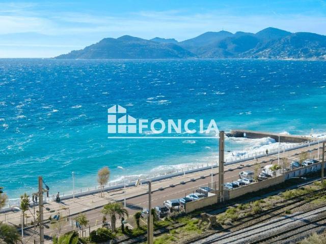 CANNES LA BOCCA LA PALME D'AZUR FRONT DE MER STUDIO CABINE DERNI