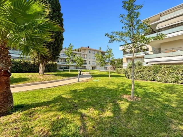 CANNES LA BOCCA / Secteur Abadie / 2 pièces en rdj, avec garage en Sous sol