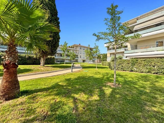 CANNES LA BOCCA / Secteur Abadie / 2 pièces en rdj, avec garage en Sous sol