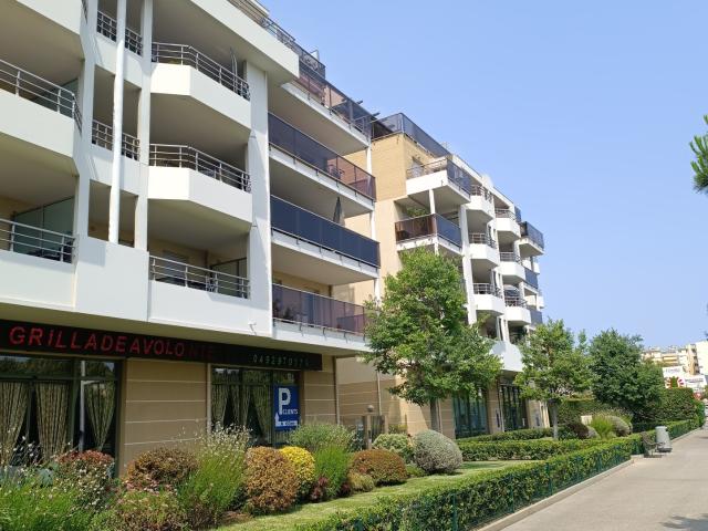 CANNES LA BOCCA PARKING SS SOL PMR