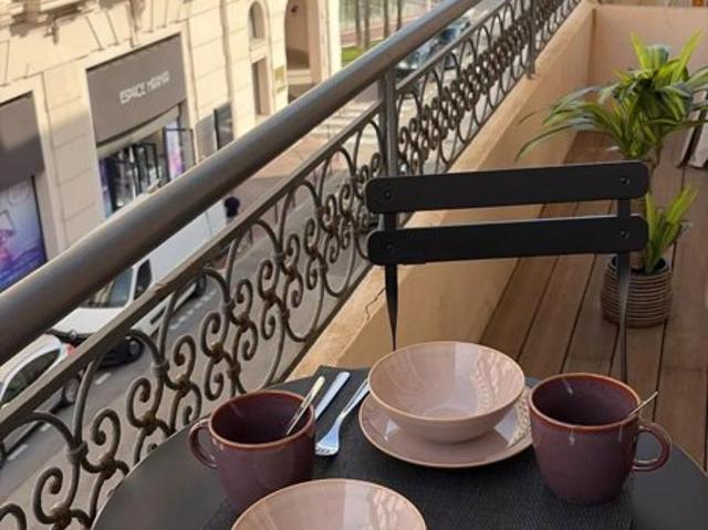 CANNES LA BANANE APPARTEMENT 2 pièces avec balcon