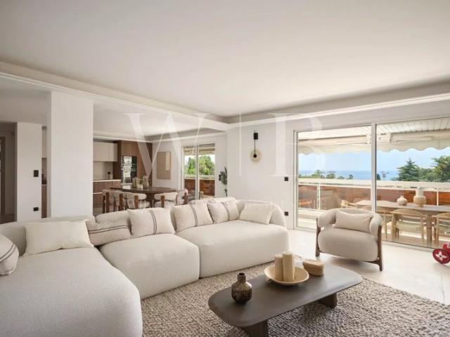 Cannes, la Basse Californie Luxueux 5 P en dernier étage avec vue mer dans résidence avec piscine