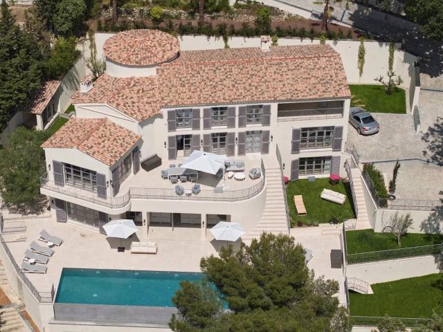 Cannes / Le Cannet Superbe villa rénovée avec vue mer pano. 383m² Cannes