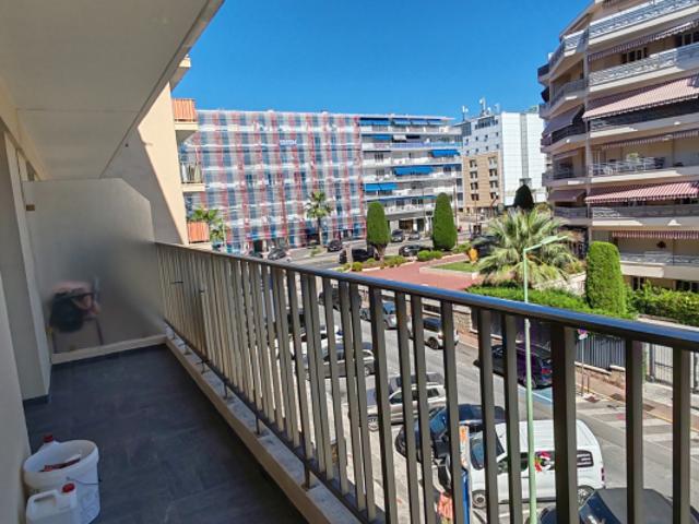 Cannes, Le Cannet un trois pièces lumineux avec une terrasse