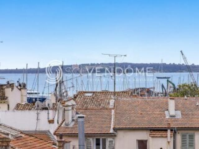 CANNES LE SUQUET RARE DUPLEX À RÉNOVER TERRASSE VUE MER A VENDRE