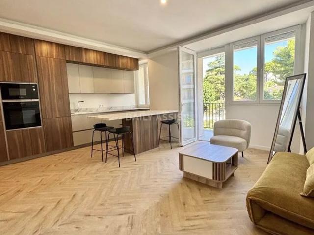 Cannes Montfleury: Élégant 2 pièces au calme avec terrasse, à pied du centre ville