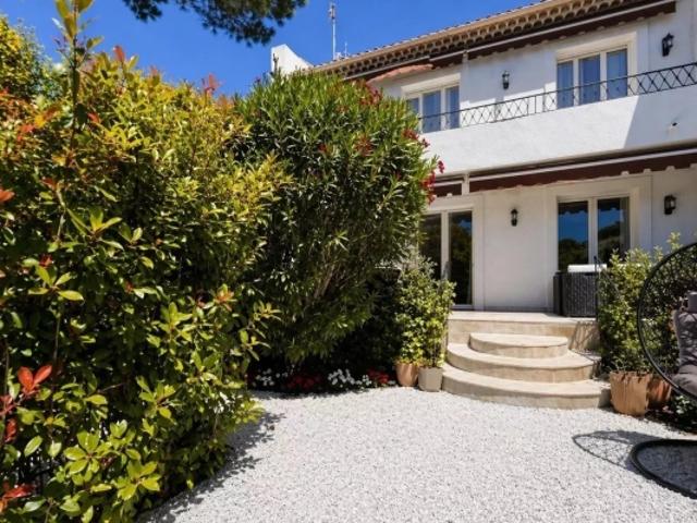 CANNES MONTFLEURY MAISON DE VILLE RENOVEE CALME