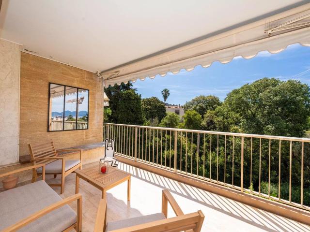 Cannes Montrose 2 Pieces Vue Parc Et Mer 56m² Cannes