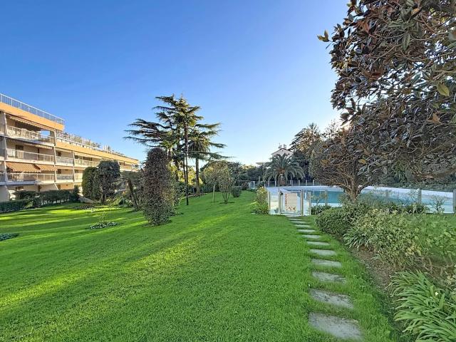 MONTROSE. APPARTEMENT EN REZ DE JARDIN