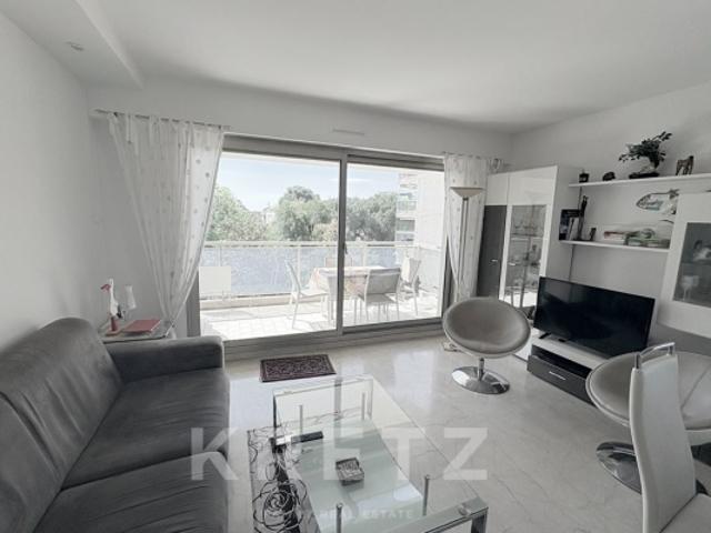 CANNES MONTROSE – Élégant 3 Pièces avec 2 Terrasses, Piscine et Vue Dégagée
