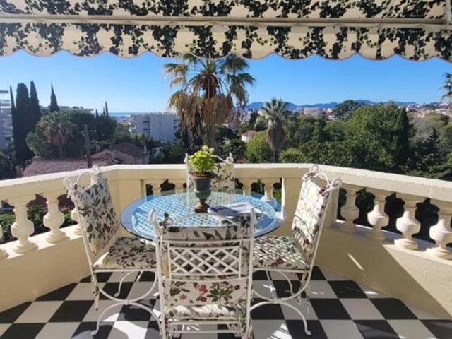Superbe bourgeois avec terrasses et Garage CENTRE CANNES
