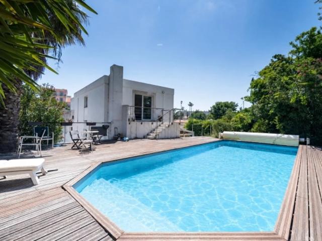 CANNES – MONTROSE | VILLA 303 M² AVEC PISCINE ET FORT POTENTIEL
