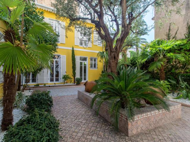 Cannes, Magnifique villa avec patio enchanteur en plein coeu. 131m² Cannes