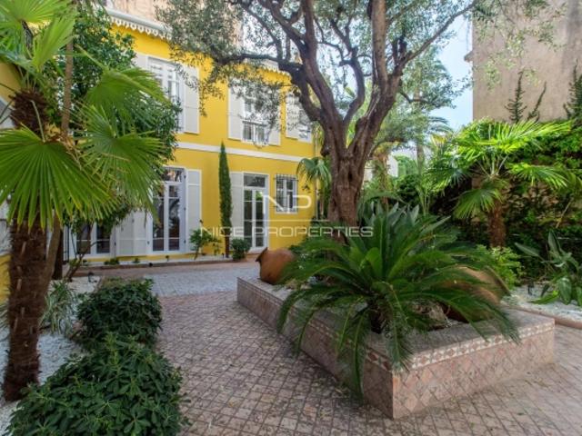 Cannes, Magnifique villa avec patio enchanteur en plein coeur de la Banane à Cannes