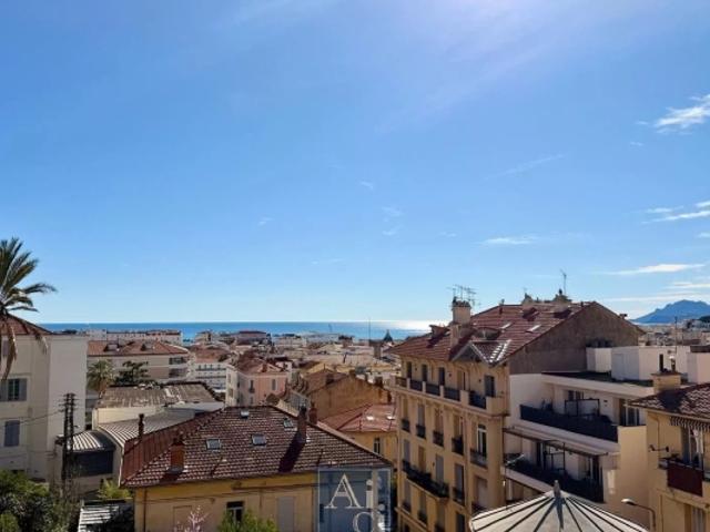 CANNES – SAINT NICOLAS – DERNIER ÉTAGE – VUE MER – POTENTIEL EXCEPTIONNEL